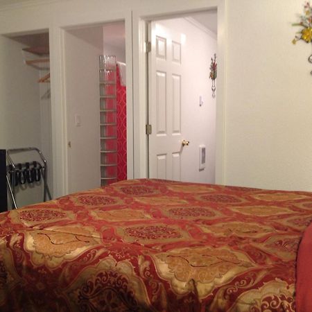 Holiday Motel בנד מראה חיצוני תמונה