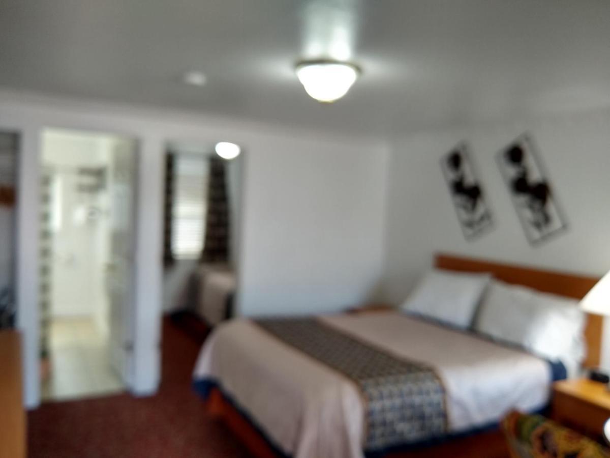 Holiday Motel בנד מראה חיצוני תמונה