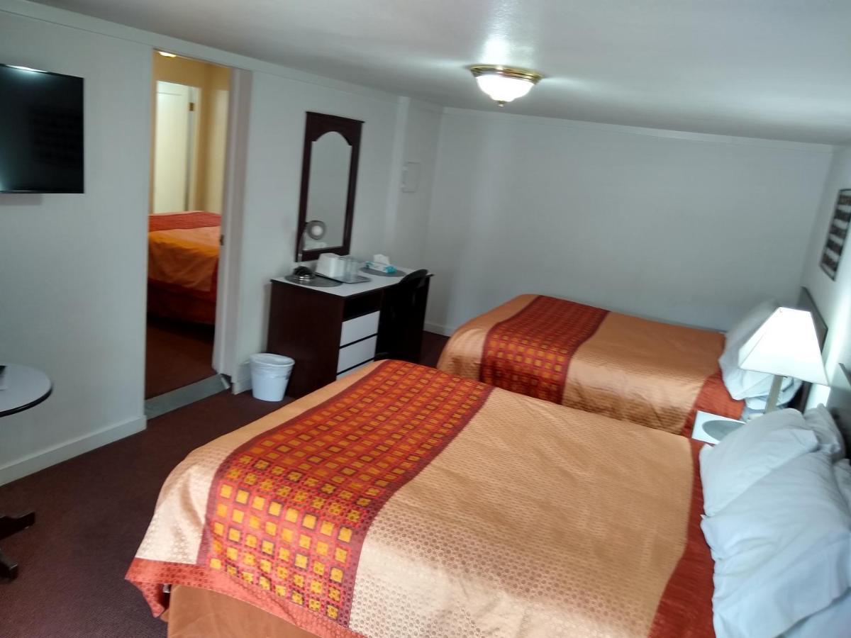 Holiday Motel בנד מראה חיצוני תמונה