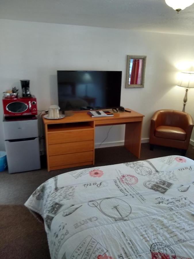 Holiday Motel בנד מראה חיצוני תמונה