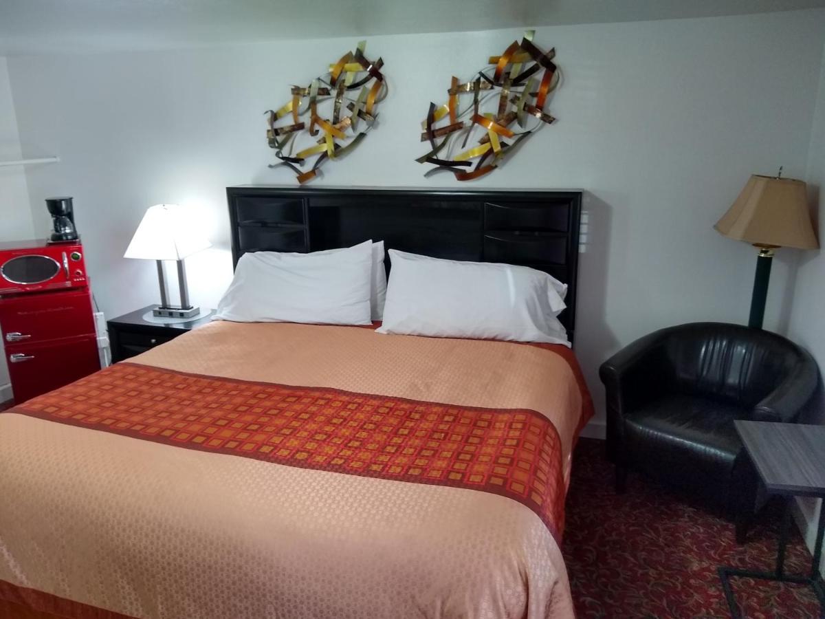 Holiday Motel בנד מראה חיצוני תמונה