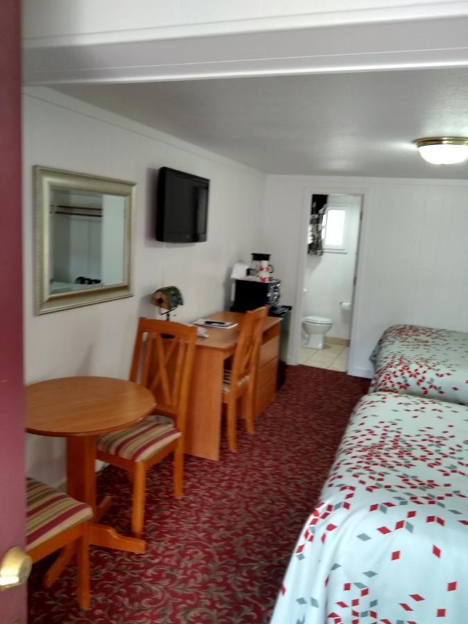 Holiday Motel בנד מראה חיצוני תמונה