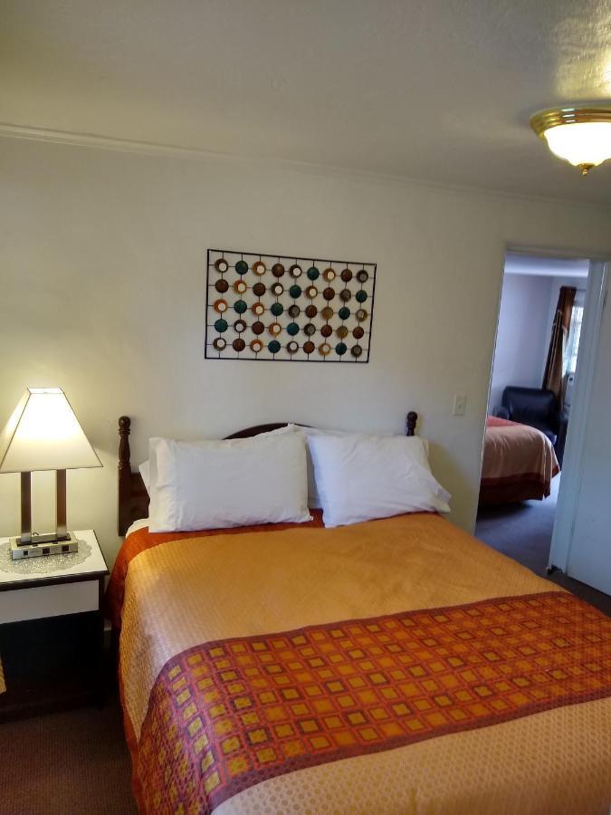 Holiday Motel בנד מראה חיצוני תמונה