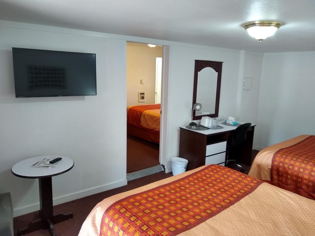 Holiday Motel בנד מראה חיצוני תמונה