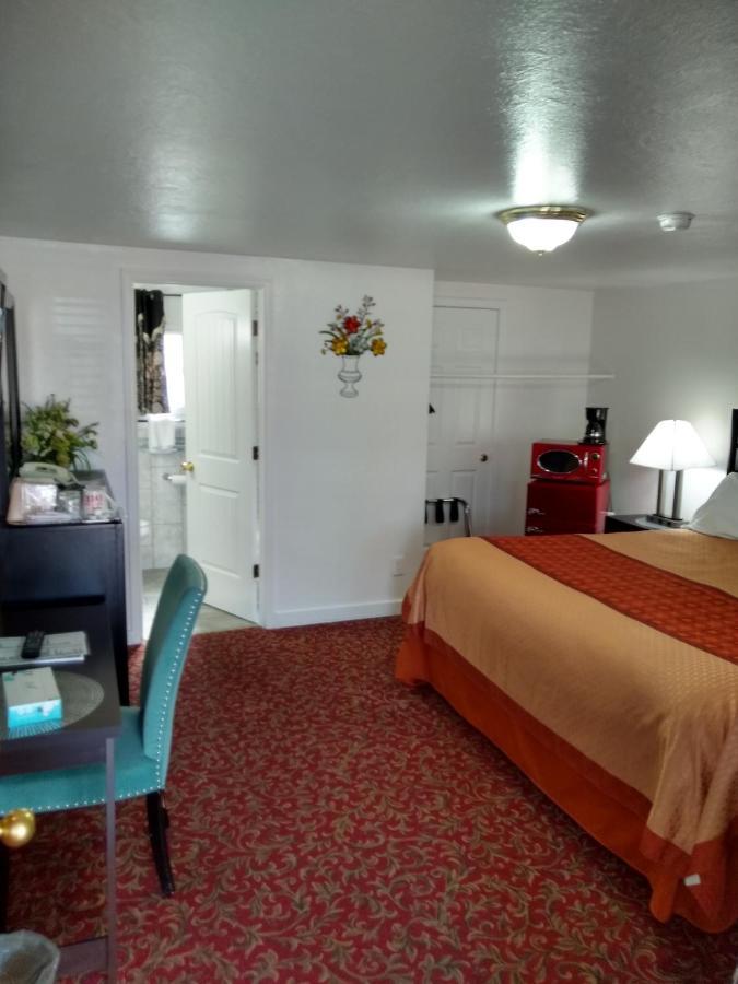 Holiday Motel בנד מראה חיצוני תמונה
