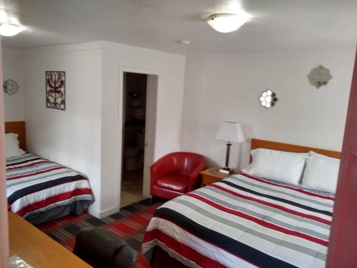 Holiday Motel בנד מראה חיצוני תמונה