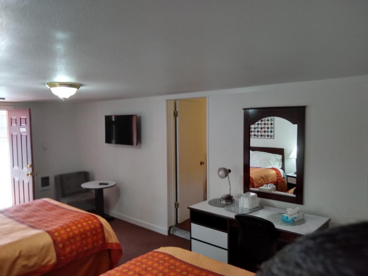 Holiday Motel בנד מראה חיצוני תמונה