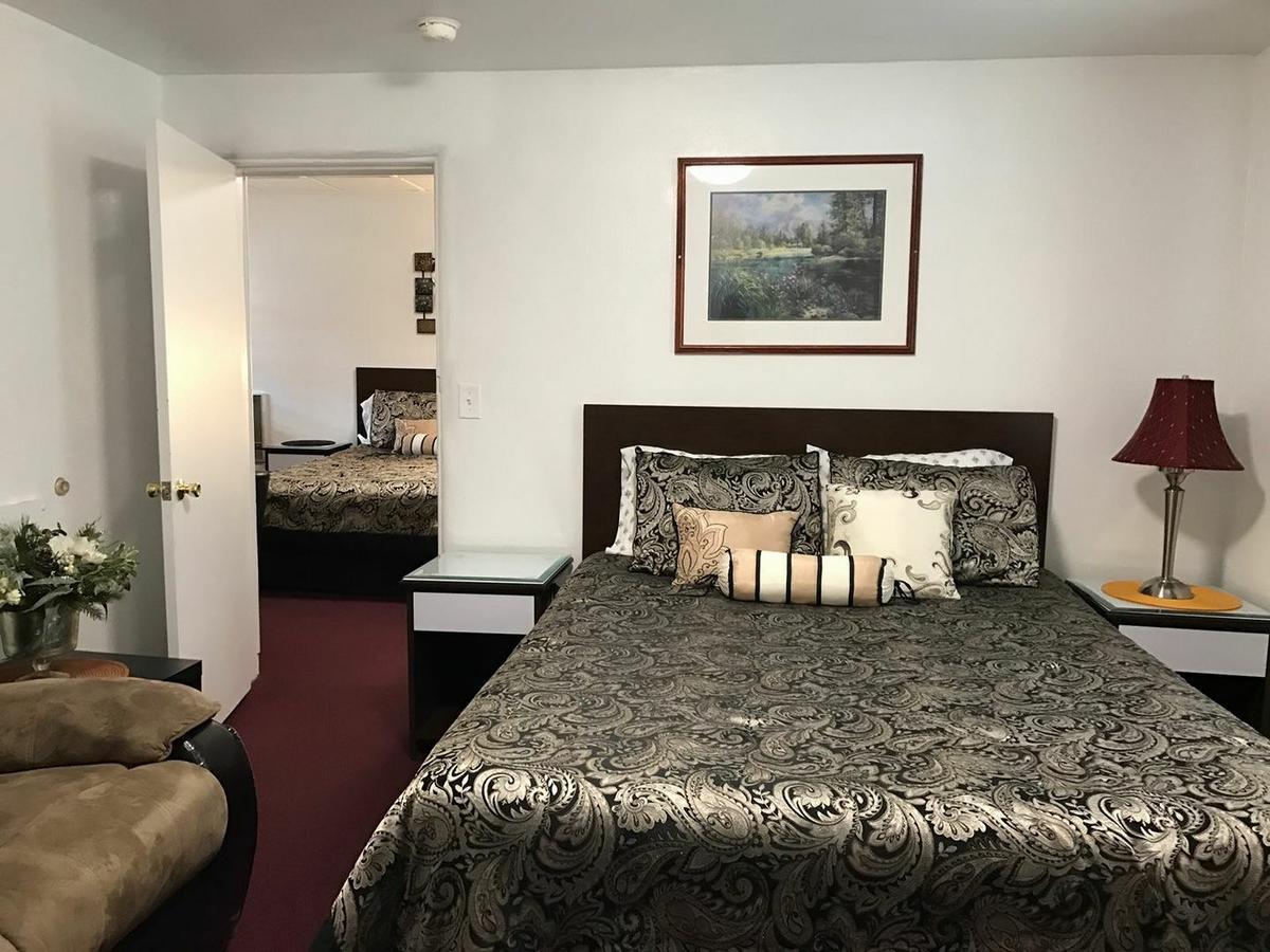 Holiday Motel בנד מראה חיצוני תמונה