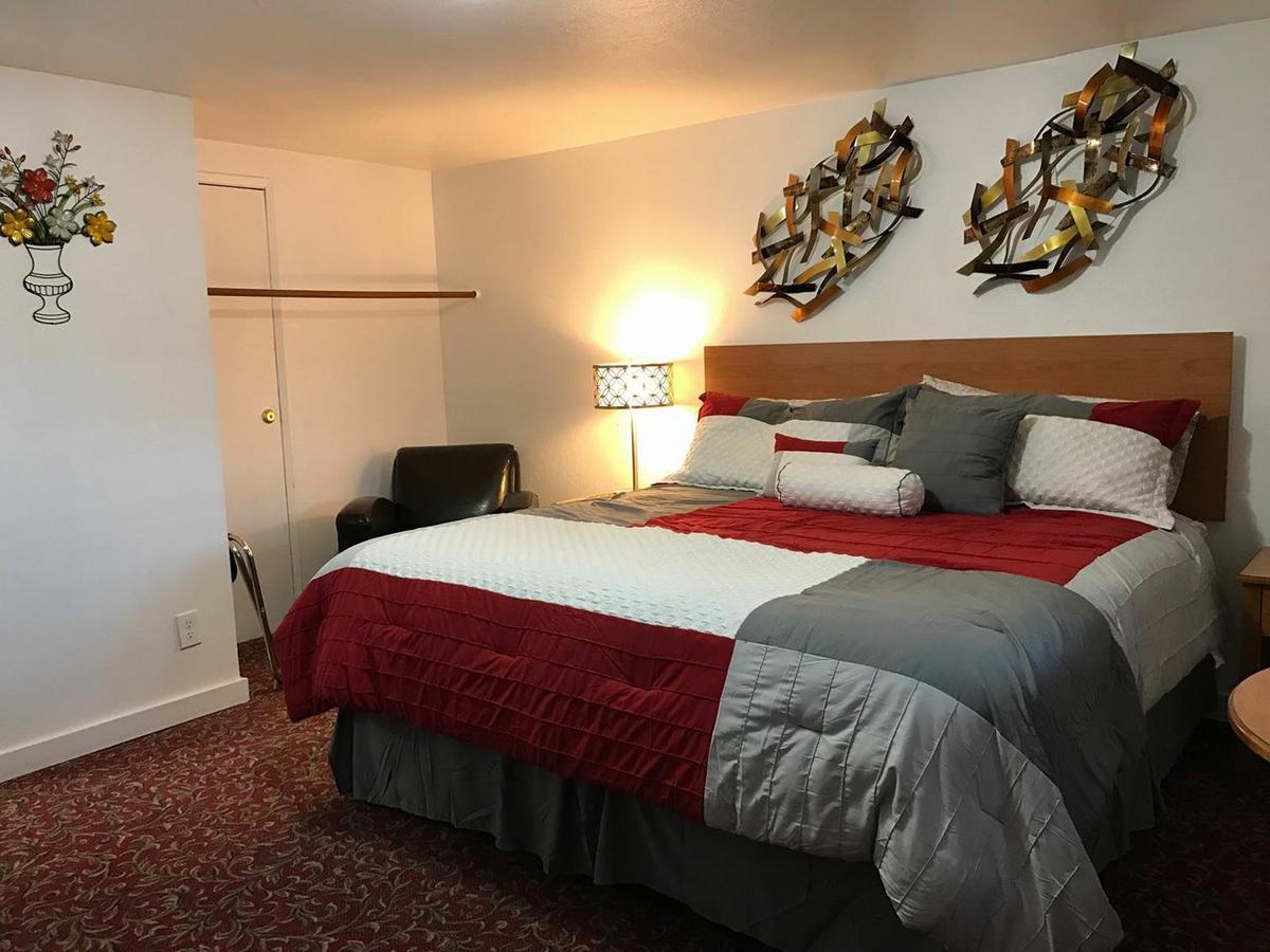 Holiday Motel בנד מראה חיצוני תמונה