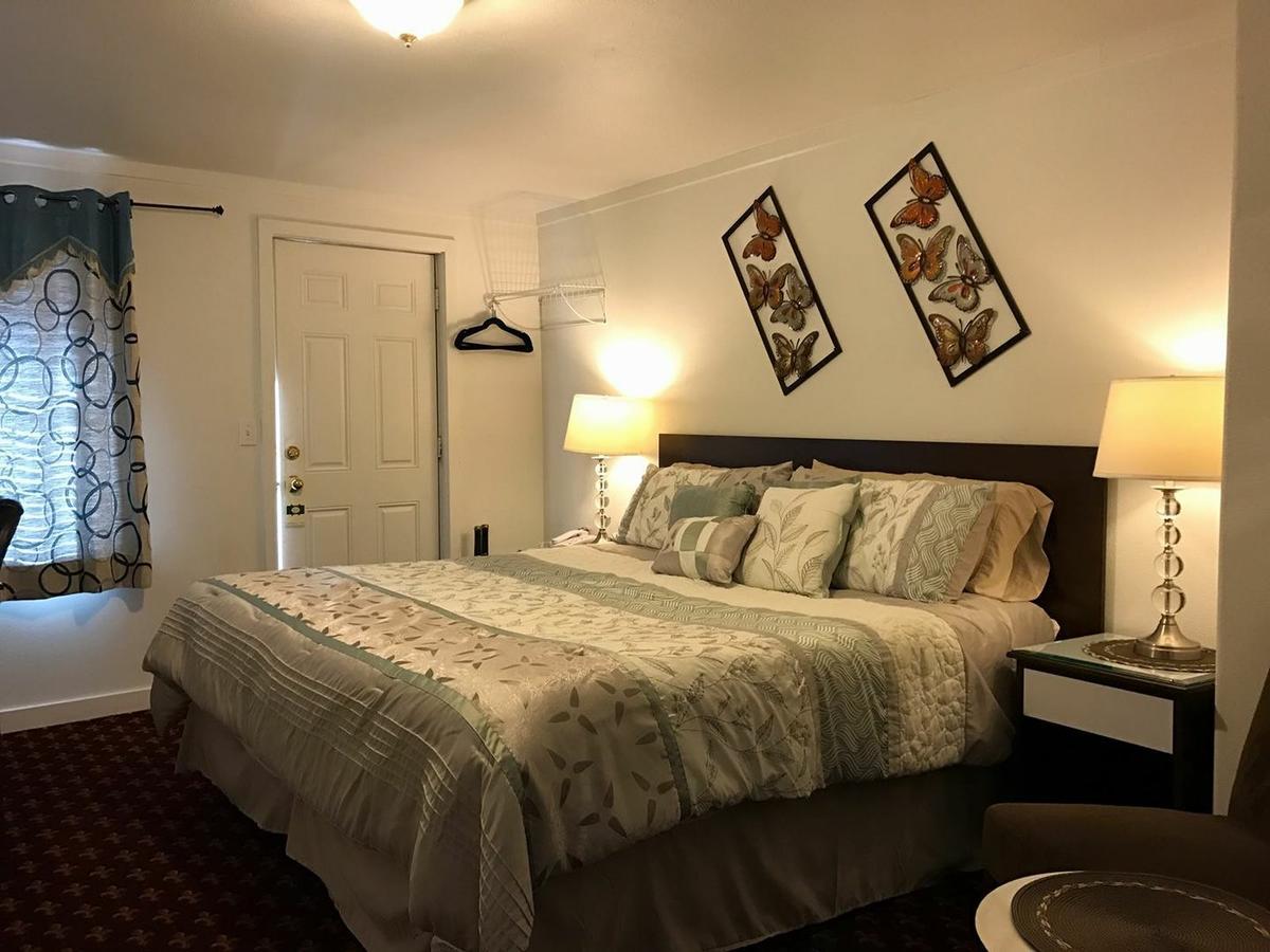 Holiday Motel בנד מראה חיצוני תמונה
